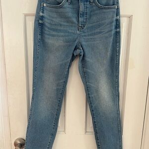 Madewell 10” High Rise Skinny Crop Jeans Raw Hem Light Wash 25”